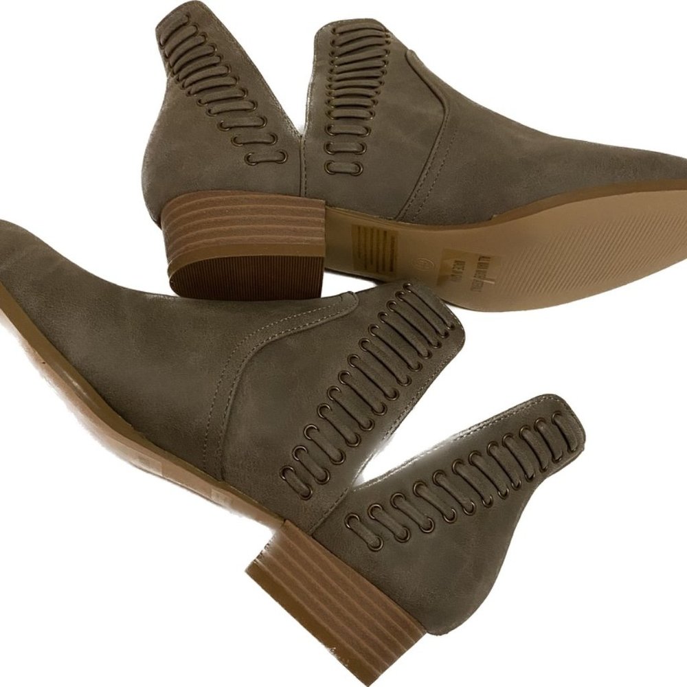 NIB AMS Gray Lace-Up Accent Ankle Booties - Size 6.5